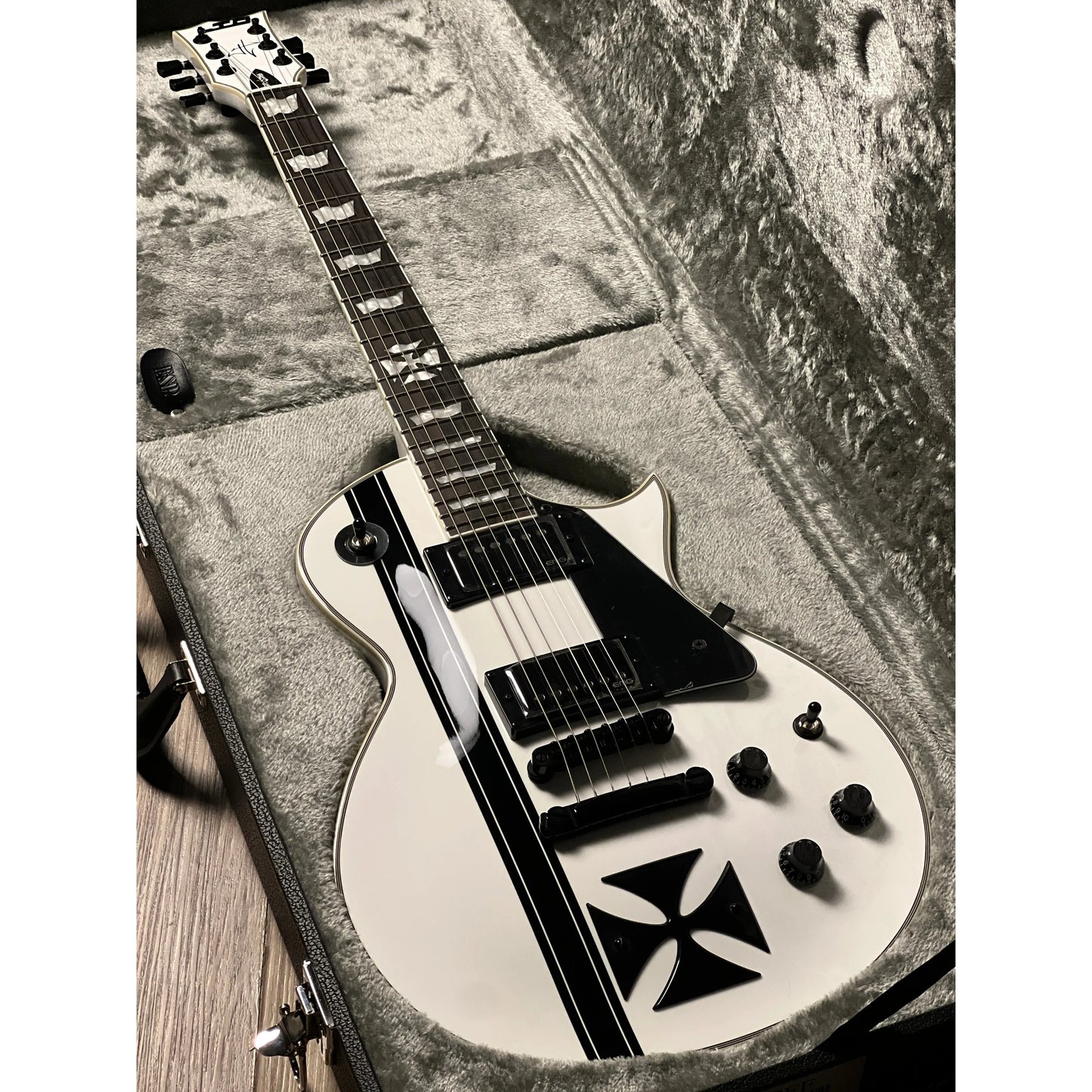 Đàn Guitar Điện ESP LTD Iron Cross James Hetfield Signature, Snow White