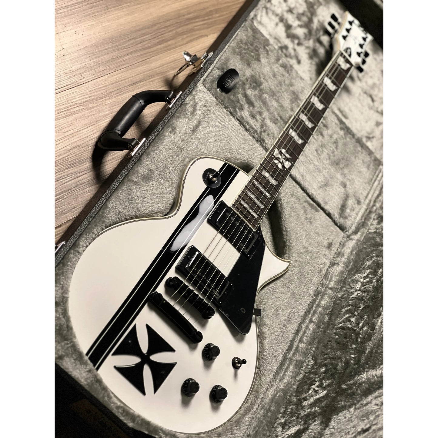 Đàn Guitar Điện ESP LTD Iron Cross James Hetfield Signature, Snow White